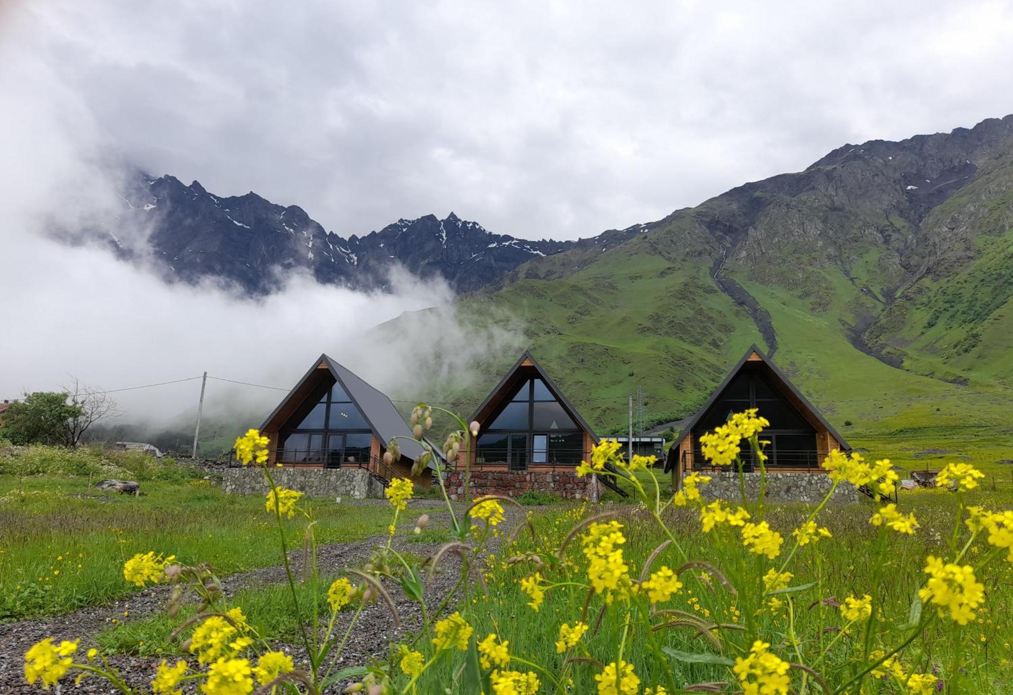 Kera Cottages Kazbegi Екстер'єр фото